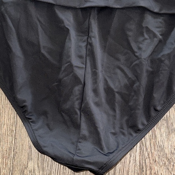 La Blanca one piece swimsuit - Picture 7 of 7